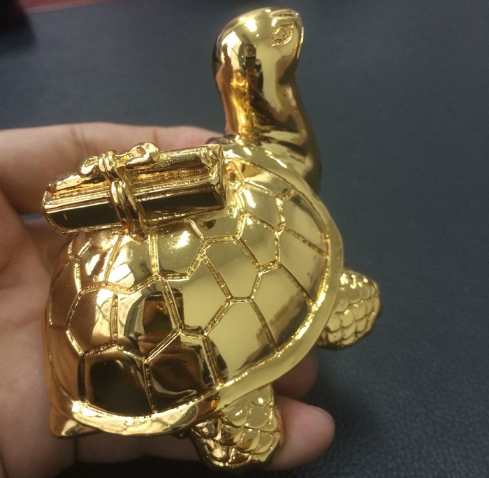 Trước mỗi kỳ thi, đặc biệt là thi ĐH-CĐ, đông đảo sĩ tử thường đến Văn Miếu-Quốc Tử Giám “tranh thủ” sờ đầu rùa để “cầu may”. Các bạn trẻ tâm niệm rằng, càng sờ được vào nhiều đầu rùa thì càng may mắn khi thi cử bởi các bia rùa đề danh các tiến sĩ Nho học của Việt Nam. Bia được đặt trên lưng rùa đá để biểu thị sự trường tồn của tinh hoa dân tộc, phản ánh được giá trị văn hóa, lịch sử của đất nước trong suốt 300 năm.