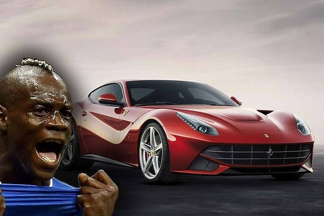Tiền đạo siêu quậy của đội tuyển talia Mario Balotelli chi hàng triệu USD để chơi xe và Ferrari F12 là một trong những lựa chọn của anh chàng này.