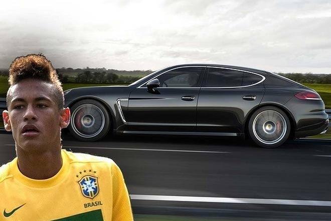 Chiếc xe nổi nhất trong garage của cầu thủ số 10 đội tuyết Brazill, Neymar da Silva Santo Junior là Porsche Panamera Turbo S.