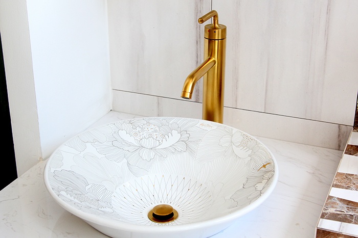 Voi nuoc, chau rua mat ma vang o Sai Gon hinh anh