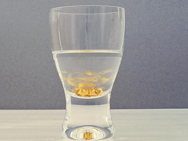 Vảy vàng trong nước sinh hoạt khiến người dân Whitehall vô cùng lo lắng.