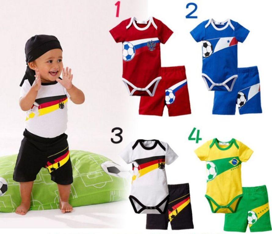 Ngoài ra, các cửa hàng online còn phục vụ trang phục cho các bạn nhí đi xem bóng đá cùng gia đình. Bộ cầu thủ cho trẻ em có giá từ 125.000 đến 150.000 đồng/bộ với đủ kiểu dáng của các đội bóng tham dự World Cup. 