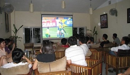 Quan ca phe bong da am dam dem khai mac World Cup hinh anh