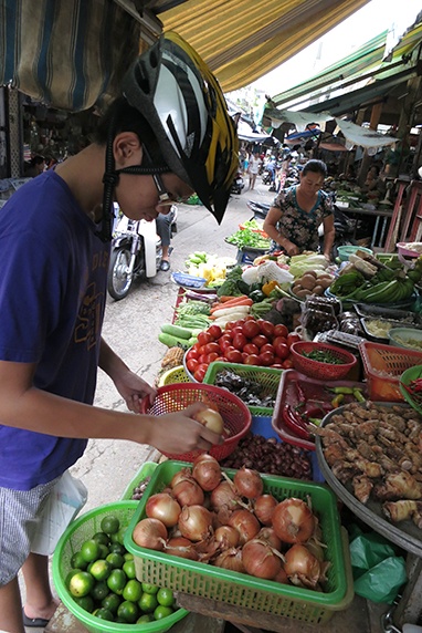 Hành tây Trung Quốc lấn át hành Đà Lạt tại các chợ.