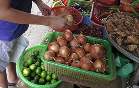 Rau cu Trung Quoc van ep hang trong nuoc hinh anh