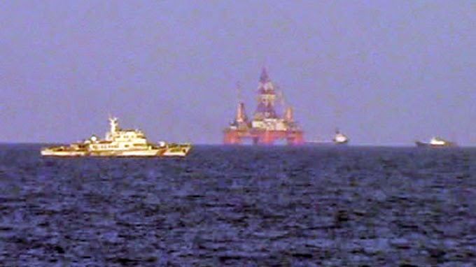 Giàn khoan Hải Dương 981 Trung Quốc ngang ngược đưa vào vùng đặc quyền kinh tế và thềm lục địa của Việt Nam.