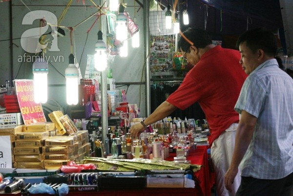 Chợ đêm, chợ cóc, đến phố Hàng... đâu đâu cũng có mỹ phẩm giá bèo.