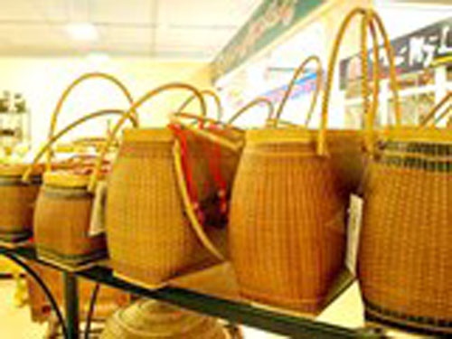 Nhieu mat hang xuat sang Trung Quoc rot gia hinh anh