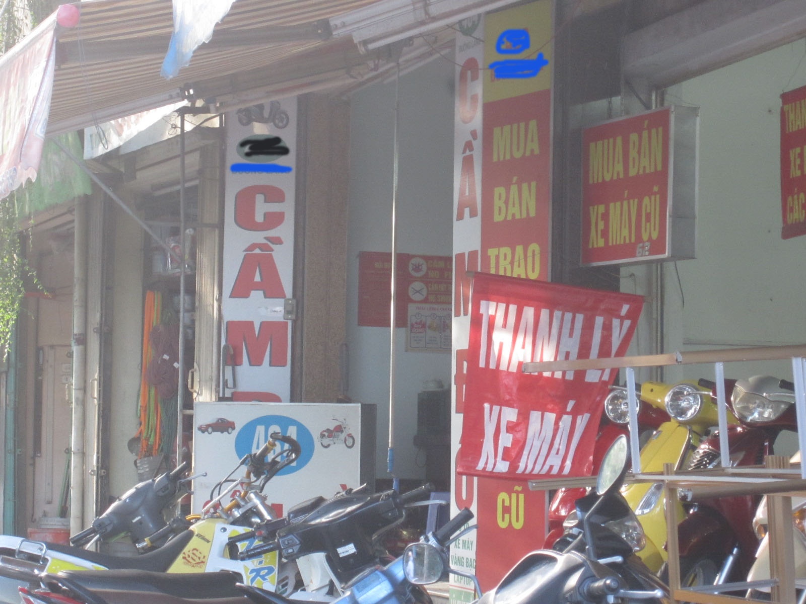 Khach hang bat dac di cua tiem cam do mua World Cup hinh anh