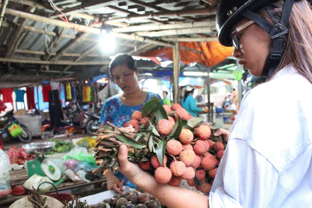 Vai thieu  20.000 dong/kg ban chay tai Sai Gon hinh anh