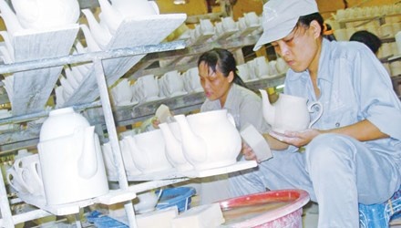 Tang luong toi thieu, doanh nghiep, nguoi lao dong deu lo? hinh anh