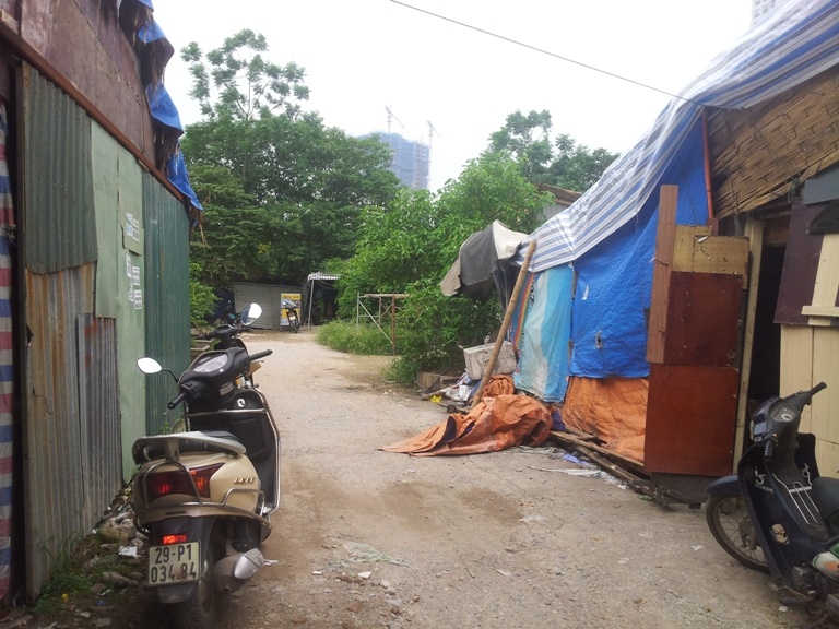 Khu đất dự án này hình thành cả xóm tạm.