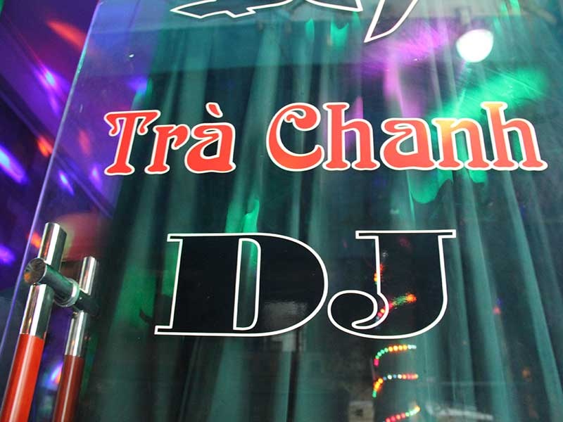 Quan tra chanh 'thuong luu' gia 13.000 dong o Ha Noi hinh anh