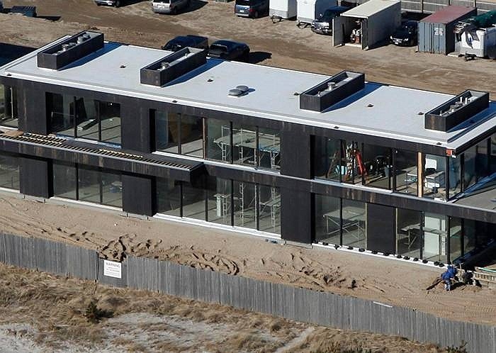 Nhà thiết kế Calvin Klein chi <abbr class=