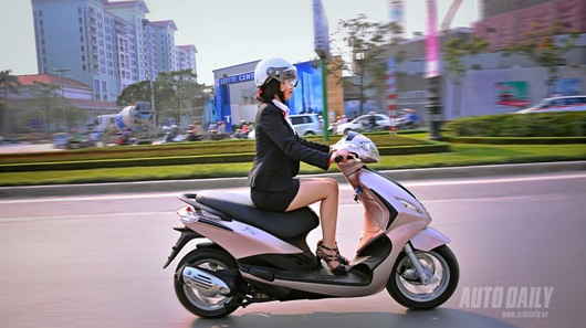 Xe máy có tốc độ của một chiếc xe hơi, và độ an toàn của một chiếc xe đạp.
