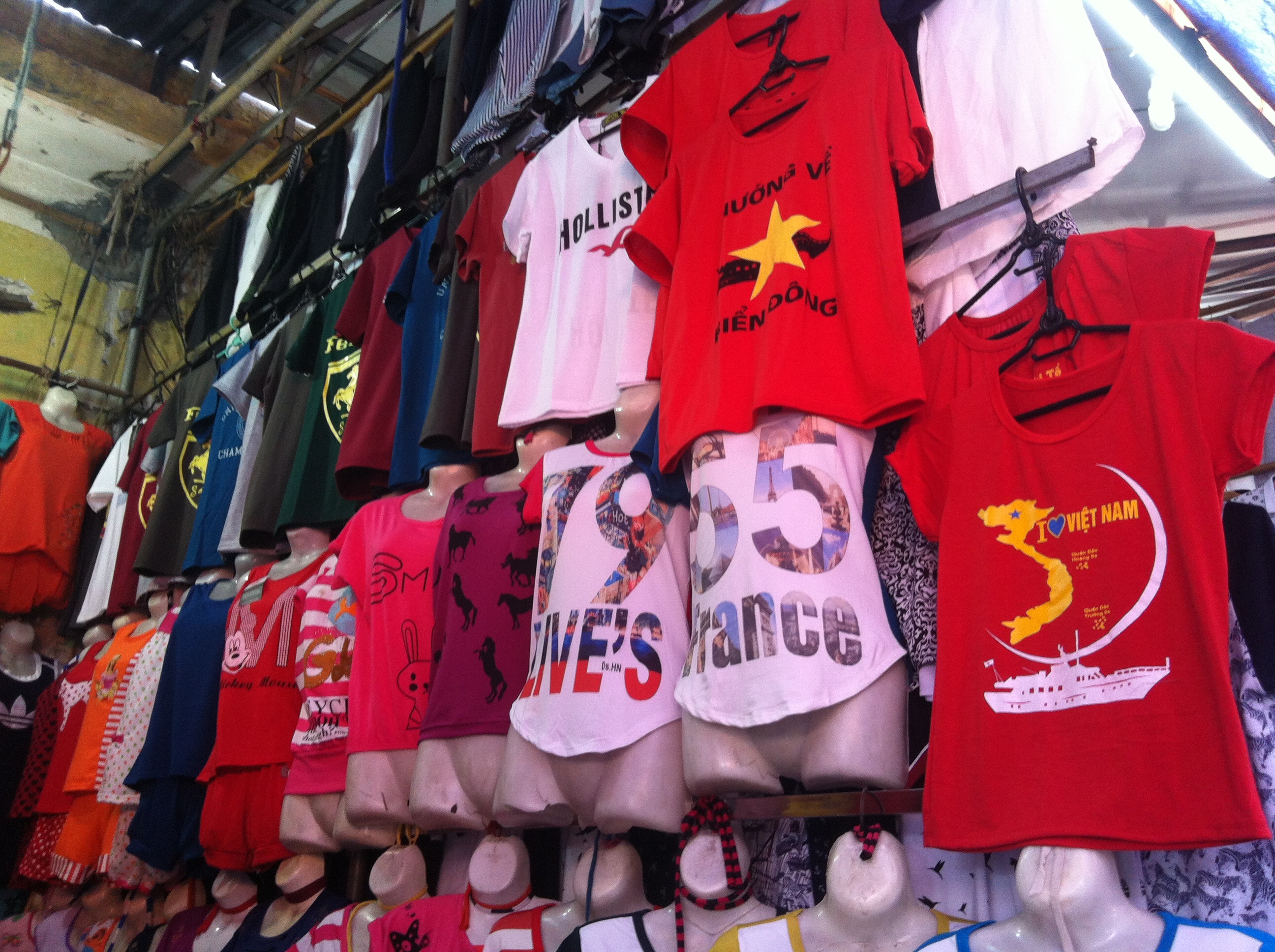 Ao thun in hinh co nhap tu Quang Chau gia 30.000 dong hinh anh