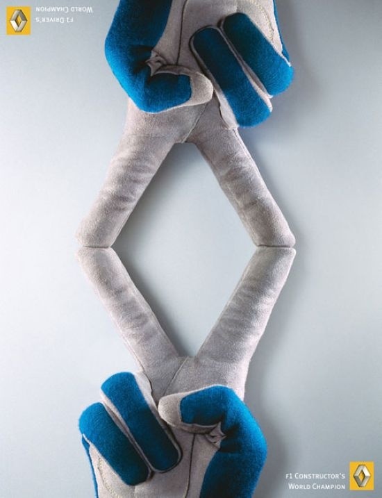 Biểu tượng của chiến thắng kép lại chính là logo của Renault.