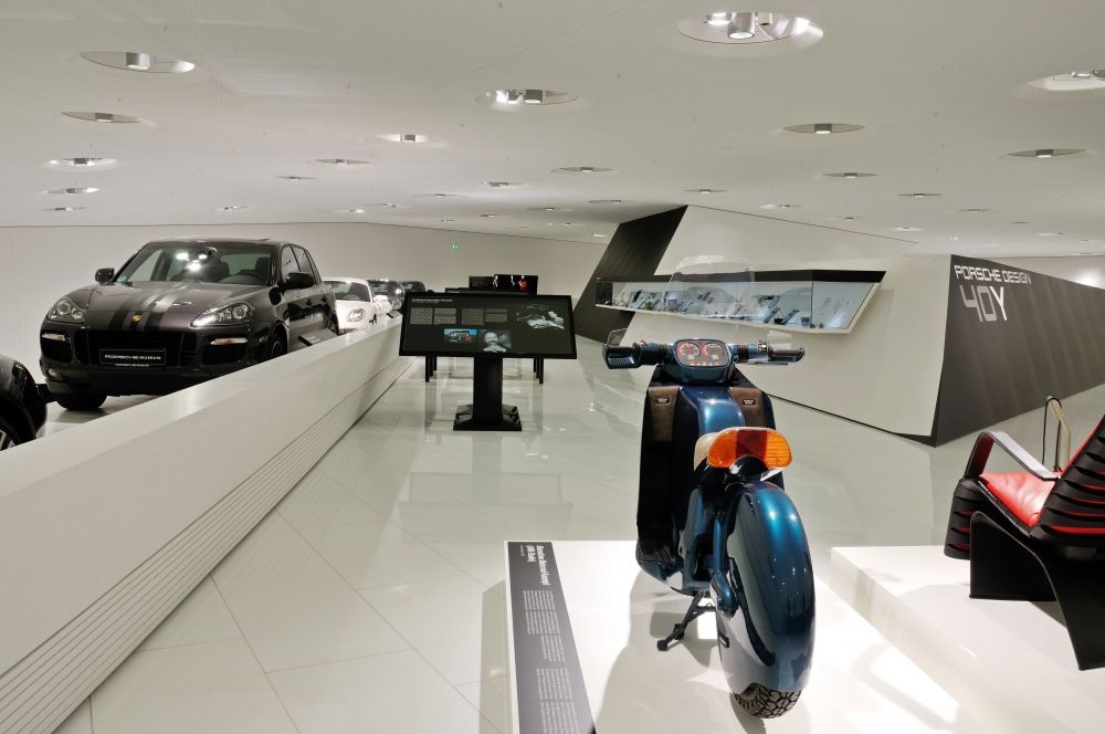 Porsche Design Alternative Motorrad Konzept được trưng bày trong bảo tàng.