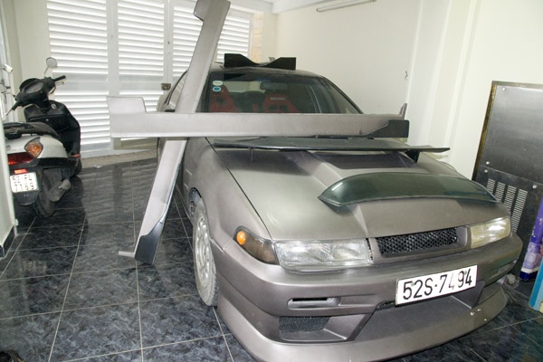 Một chiếc xe nâng cấp để chơi drift, dù đã tháo nhiều đồ chơi nhưng vẫn không thể đăng kiểm.