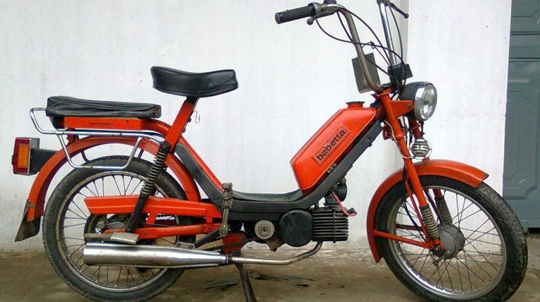 Co gai mang ten Babetta hinh anh