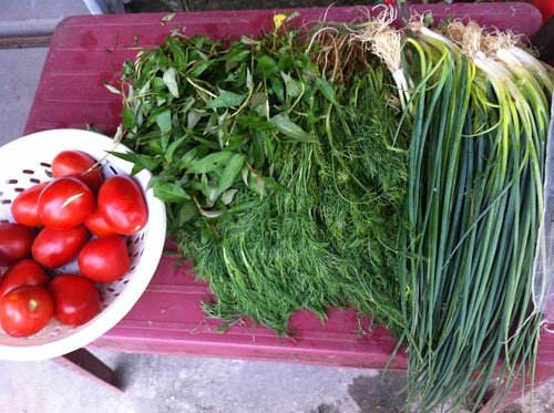 Các loại rau gia vị nấu đi kèm với canh hến.