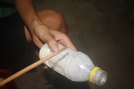 Khoảng 8h sáng ngày 23/9/2012, gia đình chị Dương Thị Hồng (SN 1987, trú tại thôn Dương Thọ, xã Đức Bác, huyện Sông Lô, tỉnh Vĩnh Phúc) đã kinh hãi khi phát hiện ra trong hộp sữa mà chị cho hai con mình uống có đỉa.