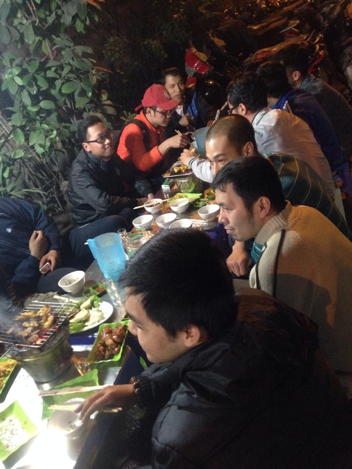 Hội ship nội thành ứng tiền Hà Nội trong một buổi giao lưu sau ngày làm việc vất vả.