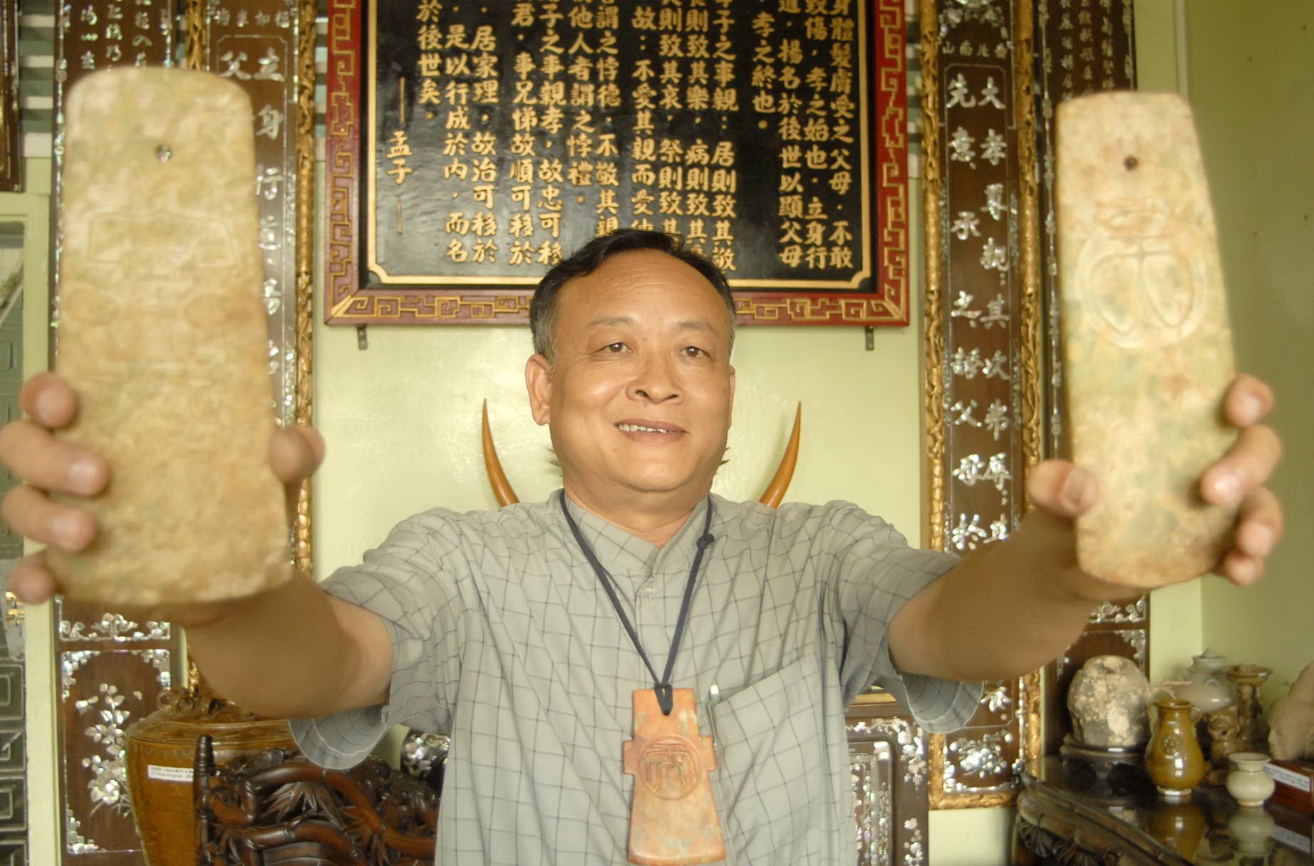 Bo suu tap the bai tien ty cua vua do co mien Tay hinh anh