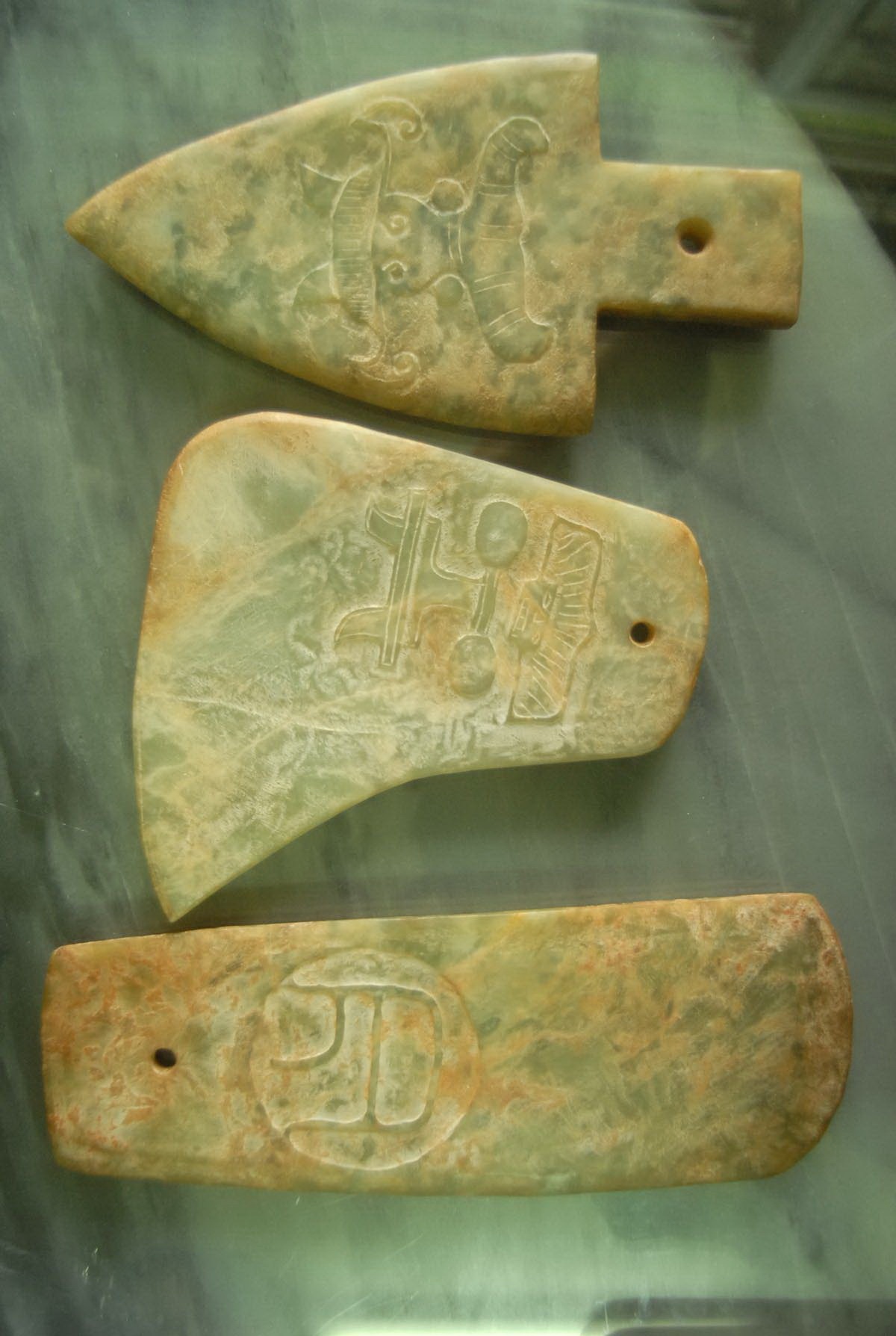 Những thẻ bài bằng ngọc đời Tây Chu, cách đây 3100-2700 năm.