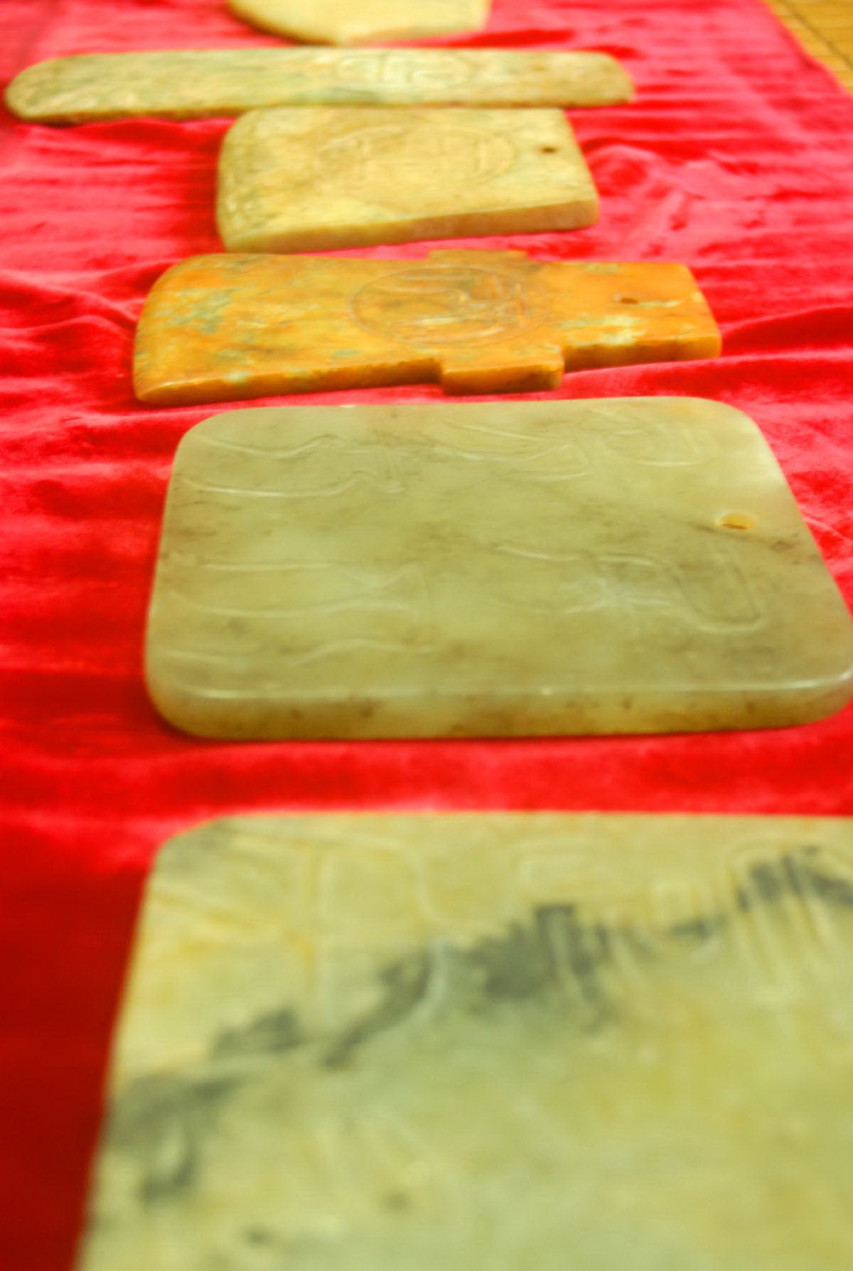 Những thẻ bài bằng ngọc thời Tây Chu.