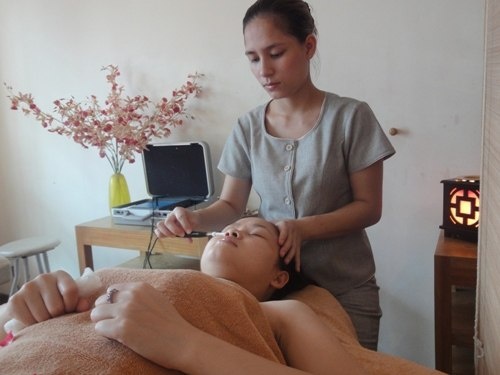 Những liệu trình spa, thẩm mỹ phức tạp cần được thực hiện tại các cơ sở đầy đủ vật chất, với chuyên viên trình độ cao.