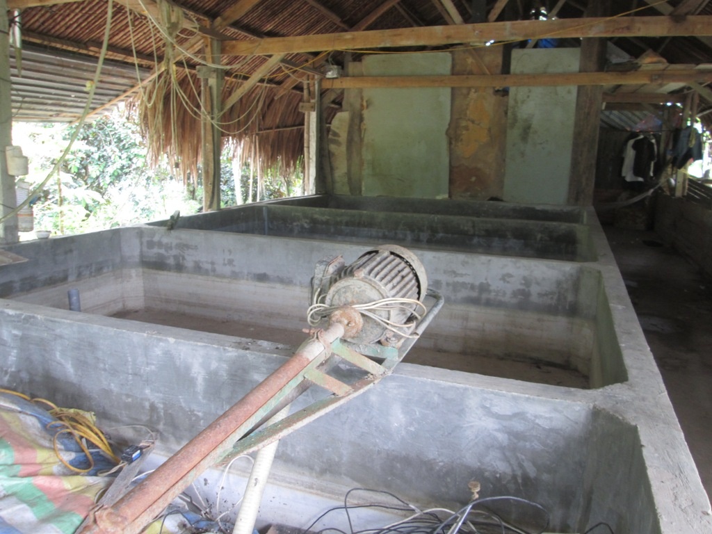 Nhiều máy móc phục vụ nuôi cá rô giờ đây đã bị bỏ phế.