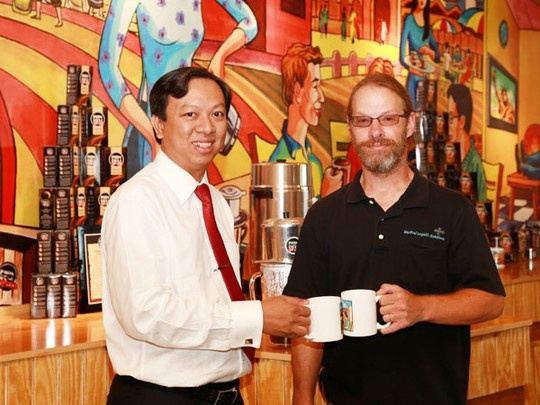 Vi sao Thi truong Pham Dinh Nguyen ban PhinDeli cho Kinh Do? hinh anh