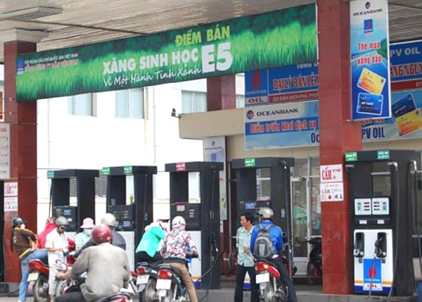 Bat buoc su dung xang sinh hoc E5 tai 7 tinh, thanh pho hinh anh