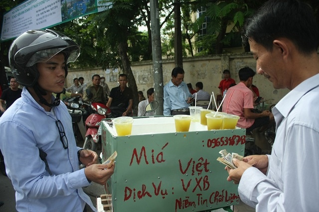 Nhung dich vu 'hai ra tien' an theo mua thi dai hoc hinh anh