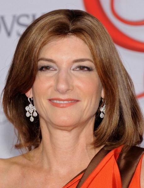 Cựu giám đốc của Digitas đã trở thành giám đốc điều hành mới nhất của Time Inc vào tháng 1. Thương vụ lớn đầu tiên của bà là  đồng ý ký chấp thuận cho tạp chí Time có mặt trên Ipad của hãng Apple.