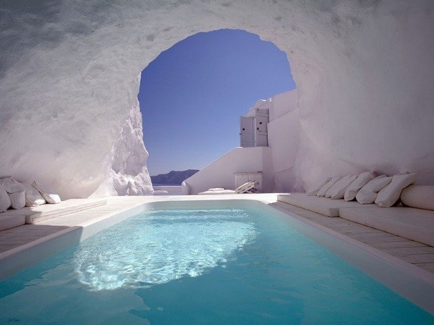 1. Cave pool, Santorini, Greece Cảm hứng sâu sắc từ niềm say mê, Katikies- khách sạn ở Oia Santorini nổi tiếng bởi sự sang trọng hàng đầu, dịch vụ không đâ sánh bằng, bầu không khí ấm áp và cảm giác lãng mạn kết hợp trong một khung cảnh đặc biệt và môi trường tự nhiên ở Oia Santorini, thu hút khách hàng đến trải nghiệm những khoảnh khắc thanh tao, sang trọng.
