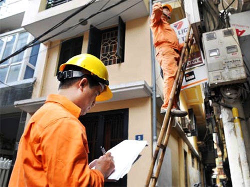 Giam doc So cung phat hoang voi hoa don tien dien hinh anh