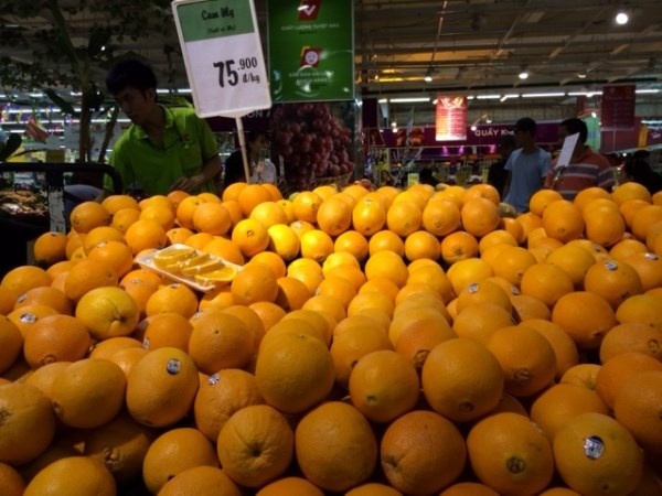 Hoa qua nhap khau: Sieu thi ban re giat minh! hinh anh