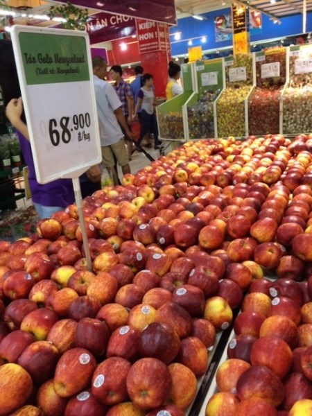 Táo được ghi nhãn táo Gala New Zealand bán tại siêu thị Big C Thăng Long.