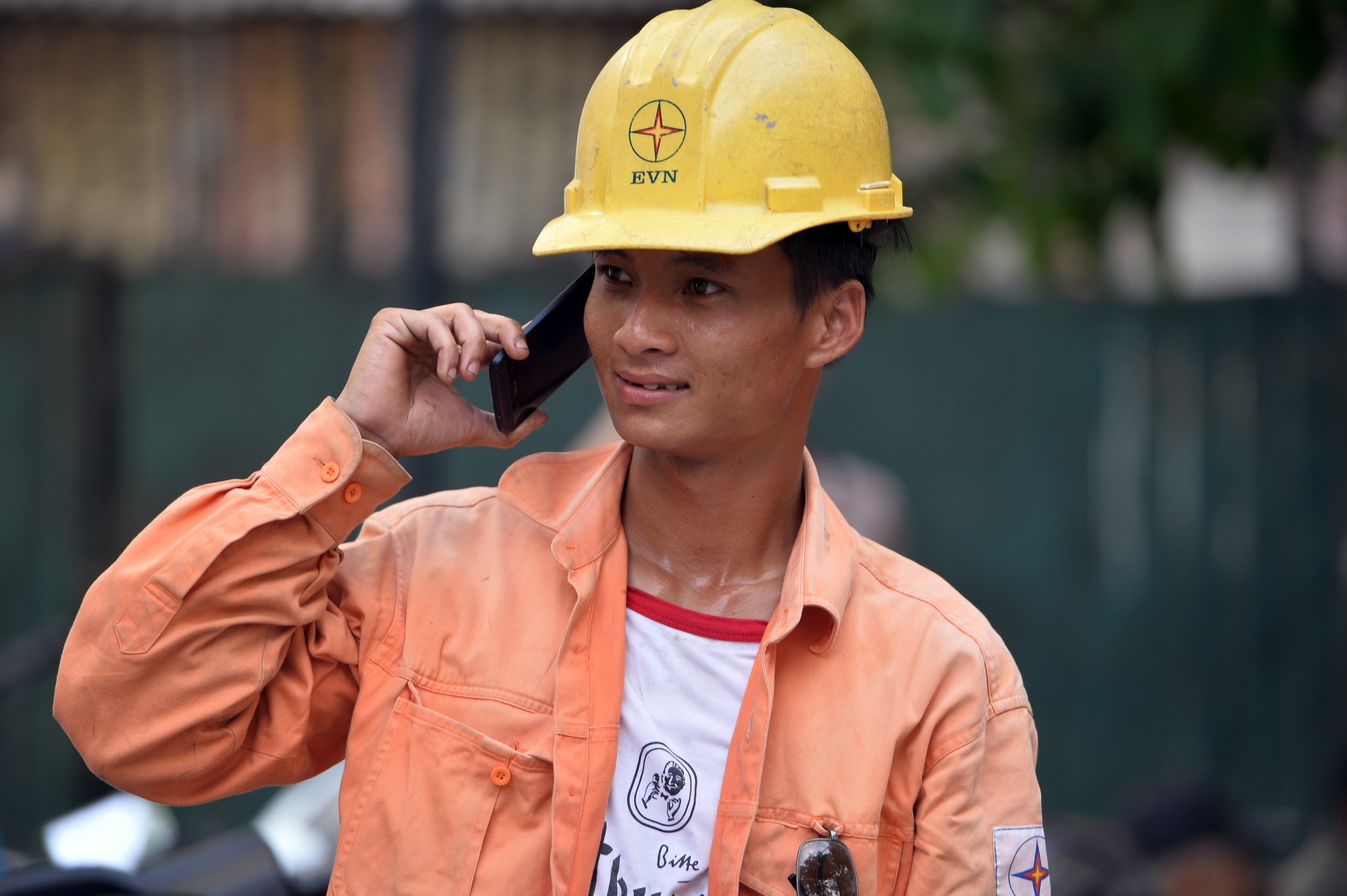 Bon ly do khien cuoc di dong se giam hinh anh