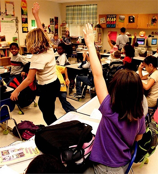 Mỗi phụ huynh đều muốn điều tốt nhất đến với con cái đặc biệt là giáo dục. Tuy nhiên, việc chọn trường cho con khiến người giàu có đau đầu.