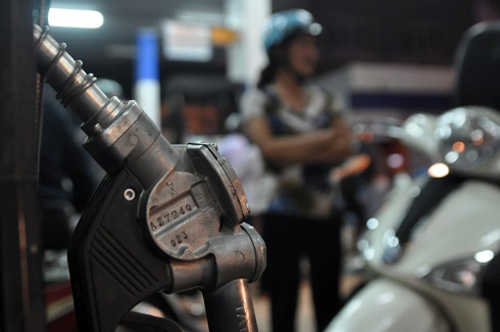 Tang gia xang gay soc vao gio hiem, Bo Tai chinh noi gi? hinh anh