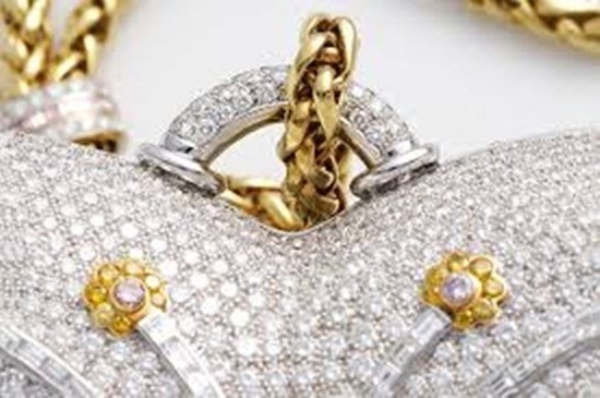 Nó hiện đang được trưng bày tại Triển lãm đồng hồ và trang sức tại Doha, Qatar.