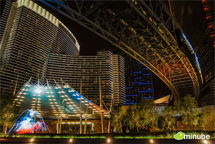 Las Vegas được ví như là trung tâm giải trí của thế giới. Thành phố này dường như không bao giờ ngủ với nhịp sống sôi động tại các nhà hàng sang trọng, các trung tâm mua sắm giải trí nổi tiếng và các sòng bạc casino lớn nhất thế giới hiện nay.