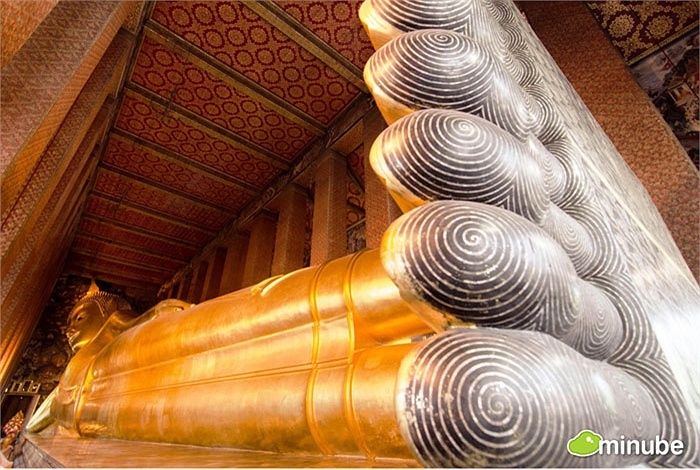 Đến với Bangkok du khách sẽ được chiêm ngưỡng những ngôi đền có kiến trúc đồ sộ có một không hai. Các khu mua sắm, ẩm thực thì sôi động và náo nhiệt. Lý do nữa để người ta nhớ đến Bangkok chính là không khí náo nhiệt từ các câu lạc bộ đêm.