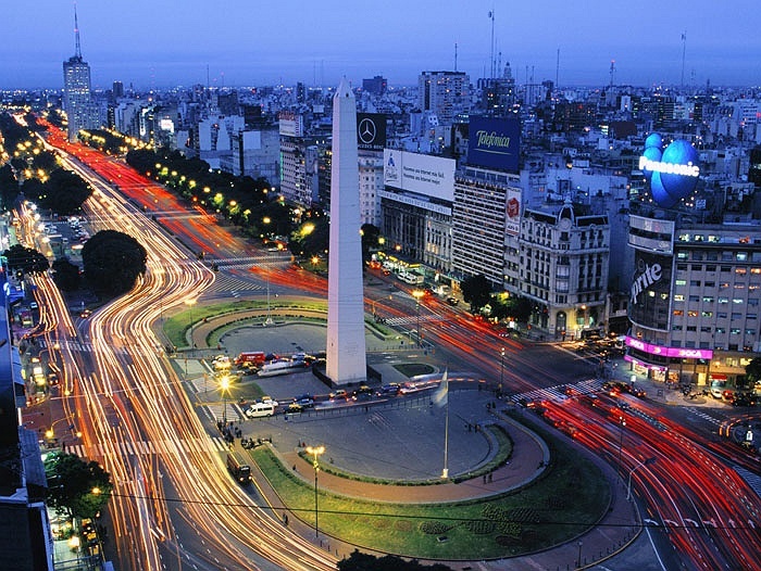 Buenos Aires, Argentina được mệnh danh là Paris hoa lệ của Nam Mỹ. Những con phố đầy màu sắc vào ban ngày và các câu lạc bộ tango ở khu Barrio La Boca, Buenos Aires sẽ làm hài lòng ngay cả những vị khách khó tính nhất.