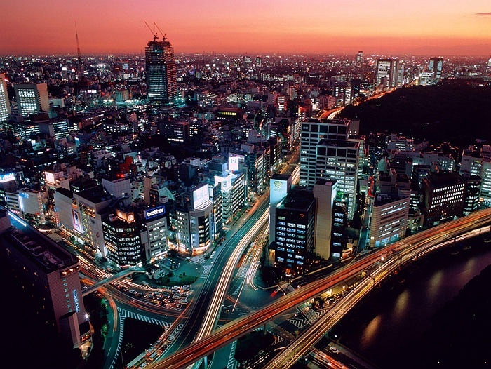 okyo, Nhật Bản: Như một thành phố đến từ tương lai. Một thành phố có sự pha trộn tuyệt vời giữa những công trình hiện đại xem lẫn các kiến trúc cổ độc đáo, là thánh địa của tín đồ mua sắm, ẩm thực và tiệc tùng.