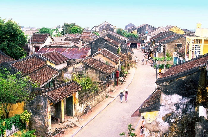 Hội An, Việt Nam: Phố cổ Hội An được UNESCO công nhận là di sản văn hóa thế giới trở thành một điểm đến lý tưởng cho những du khách muốn sống chậm trong một không gian cổ kính, lãng mạn và thưởng thức những món ăn tuyệt vời.