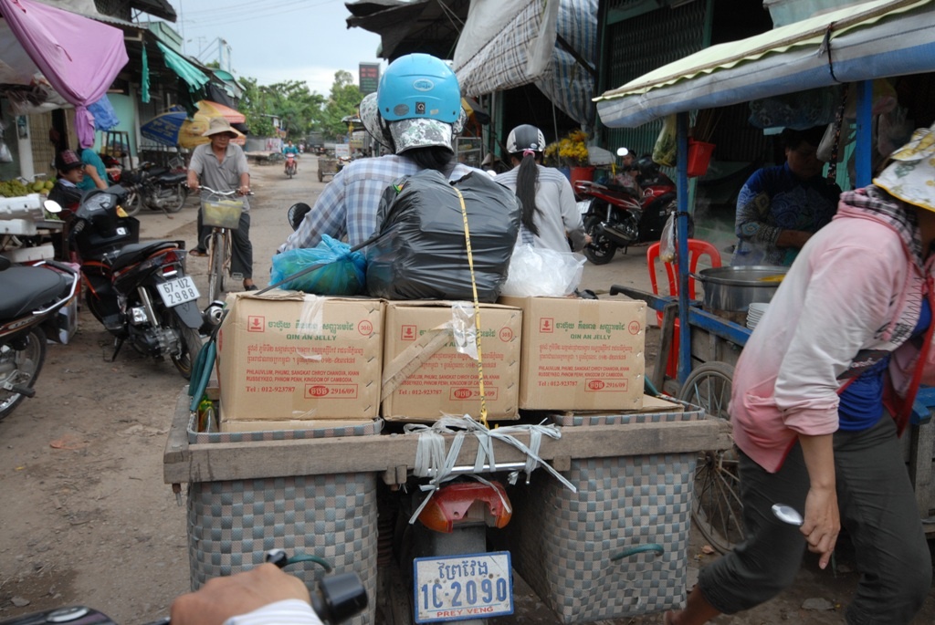 Dọc quốc lộ 91C từ biên giới thị trấn Long Bình (An Phú) về cầu Cồn Tiên đoạn thuộc xã Đa Phước (An Phú) đều có dân canh đường (cảnh giới), chuyên trông chừng báo tin về “động - tịnh” của lực lượng chống lậu..